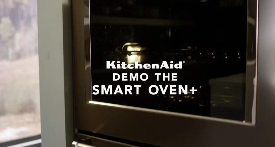 Learn how to assemble the KitchenAid® Smart Oven + Powered Attachment in order to demo on the store floor.
